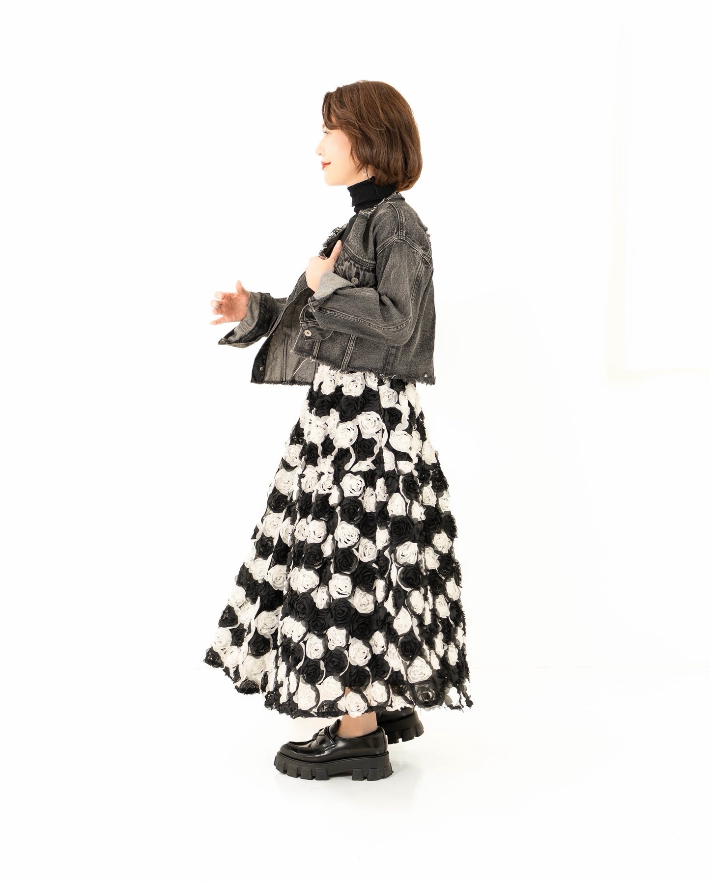 MONOTONE ROSE SKIRT