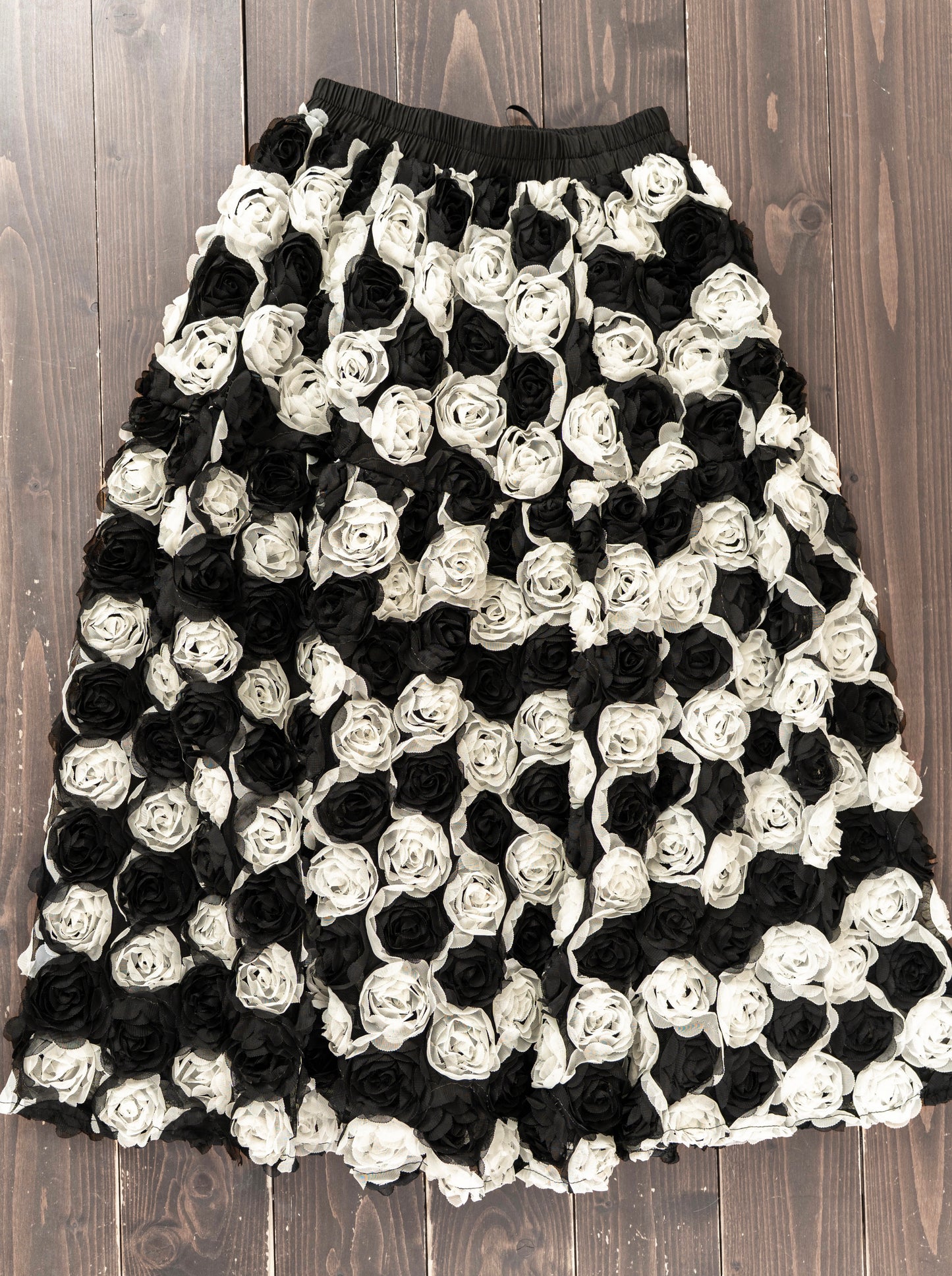 MONOTONE ROSE SKIRT