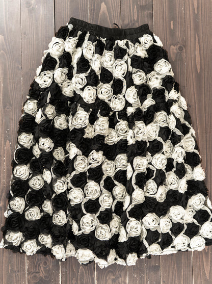 MONOTONE ROSE SKIRT